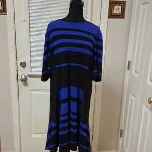 Gabby Skye Black and Blue Midi Dress